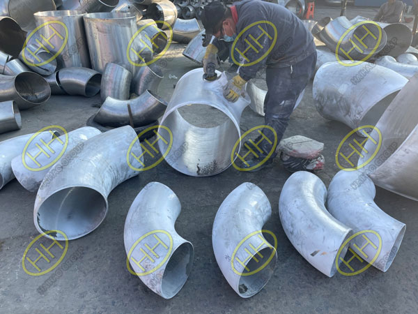 PT inspection (penetration inspection) of pipe fittings 