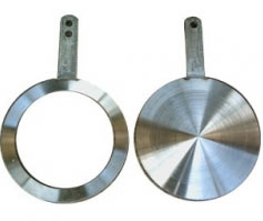 Flange spade and ring spacer