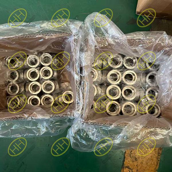 ASME B16.11 socket weld 90 degree elbows and equal tees are ready for shipment