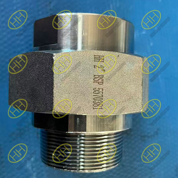 BSP threaded forged pipe fitting with anti-rust oil coating